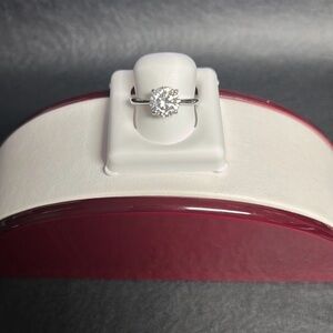 Mossinate 2 CT Silver Women's Ring size 6